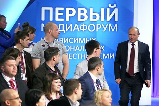 Путин встретился с региональными журналистами на медиафоруме ОНФ