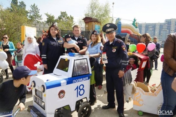 В конкурсе детских колясок "Автобеби" победила семья полицейских