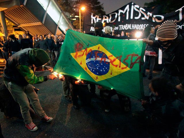 Бразильцы не смирились с блицкригом немцев на ЧМ - 2014