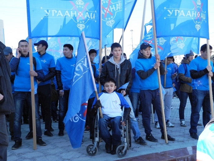 Молодежные организации прошлись по проспекту Ленина в честь праздника (фото, видео) 