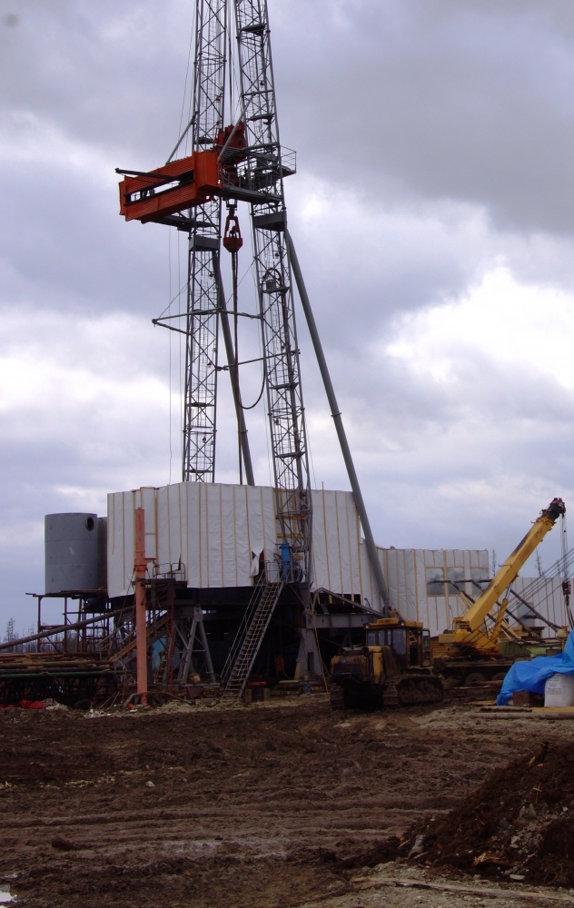 ОАО «ЯТЭК» приступил к бурению нефтяной скважины на Маччобинском месторождении