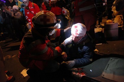 После столкновений в Киеве госпитализированы более 100 человек (видео)