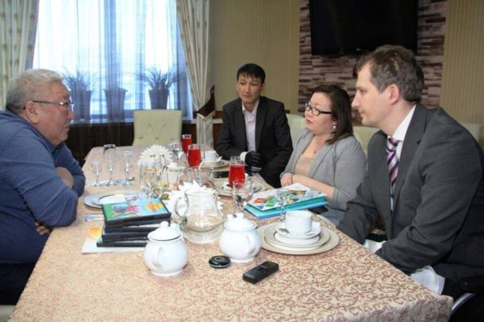 Егор Борисов пообедал с представителями НКО