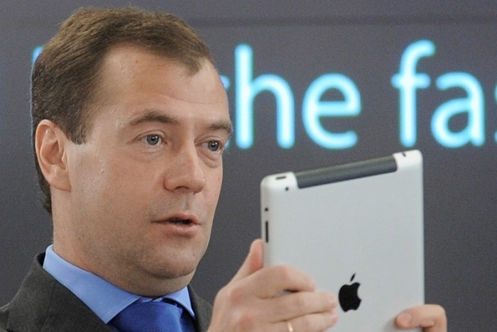 Медведев: Интернет в России должен быть быстрым и недорогим