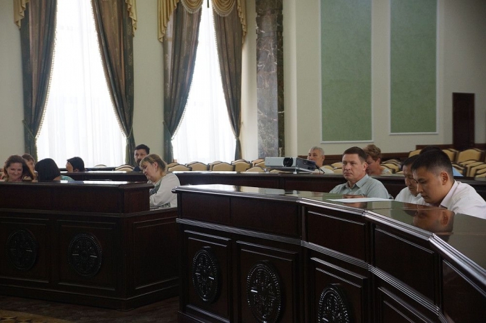 В Якутске ведется активная работа по сносу незаконных построек и торговых объектов