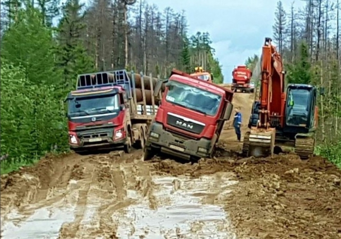 Заложниками разбитой дороги в Таас-Юряхе становятся жители всей Западной Якутии