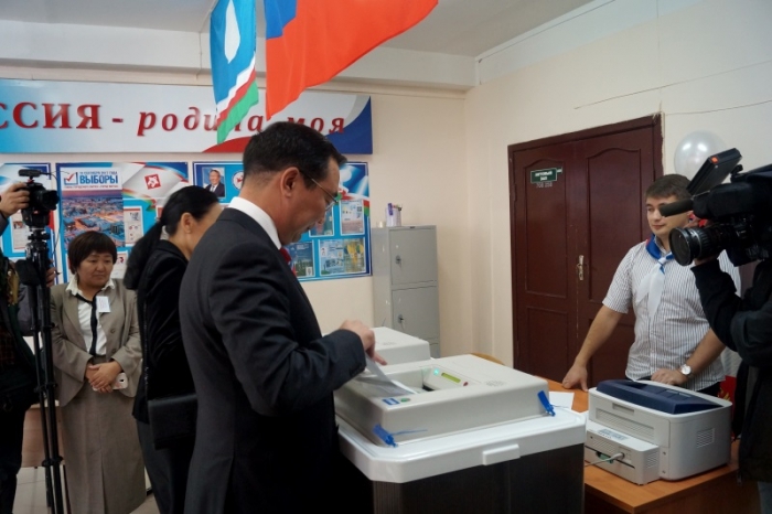 Айсен Николаев проголосовал на выборах