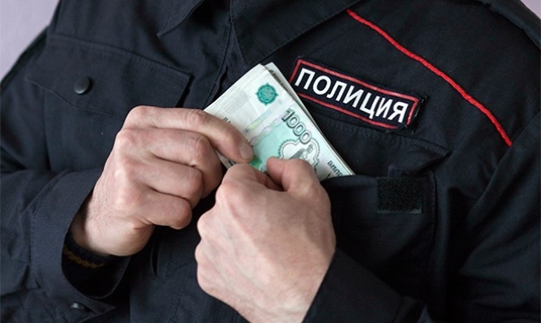 В Якутске завели дела на трёх участковых взяточников
