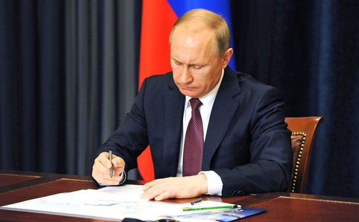 Путин подписал закон ужесточающий наказание за производство и продажу нелегального алкоголя