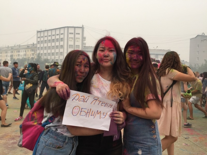 Фестиваль красок «Холи» собрал активных и юных горожан