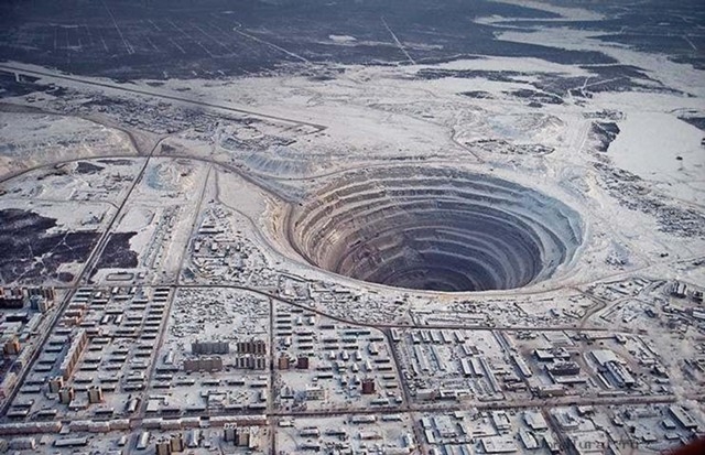 АЛРОСА сообщила о начале трудоустройства работников рудника «Мир»