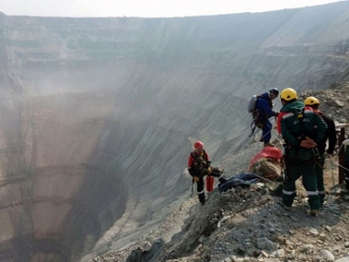 В Якутии продолжаются поисково-спасательные работы на руднике «Мир»