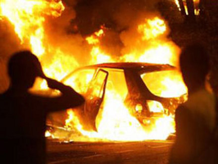 Тень поджигателя: в Якутске массово горят кладовки и машины