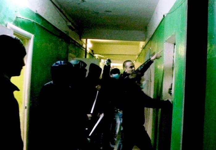 Штурм общежития на юге Москвы иммигранты встретили стрельбой и ножами (+видео)