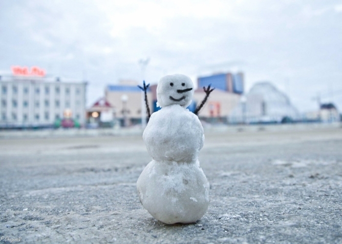 Приключение снеговичка в Якутске (фото)