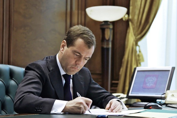 «Антикризисная» статья Медведева получилась слишком экономической