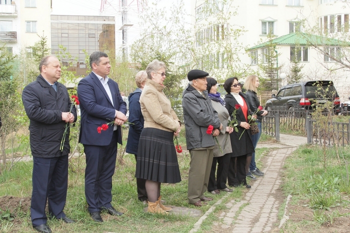 В Якутске состоялось открытие мемориальной доски Владиславу Шамшину
