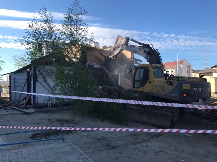 В Якутске снесли самовольно построенный магазин «Интер»