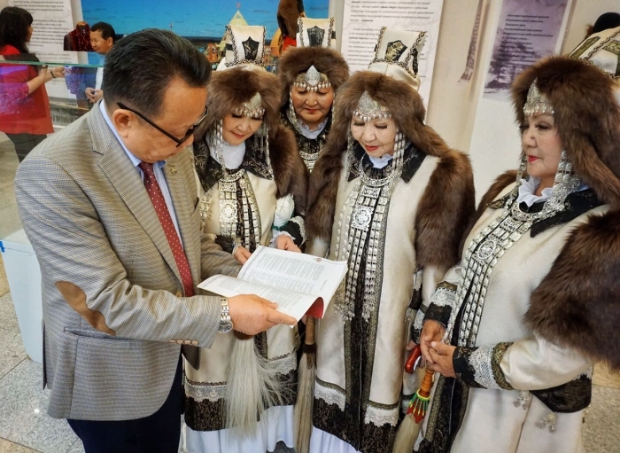 В Хабаровске открылась этнографическая выставка «Мир Саха»