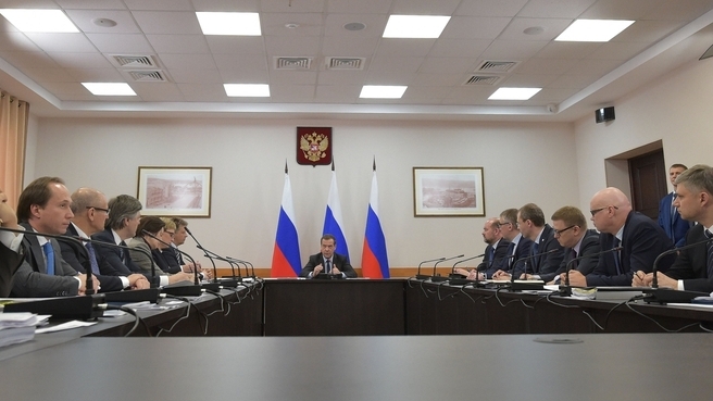 Медведев озвучил затраты на реконструкцию взлётно-посадочной полосы в аэропорту Якутска