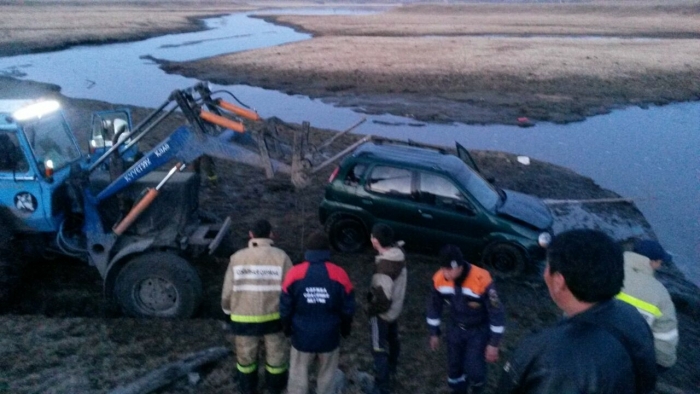 В Чурапчинском улусе с моста упал автомобиль: два человека погибли