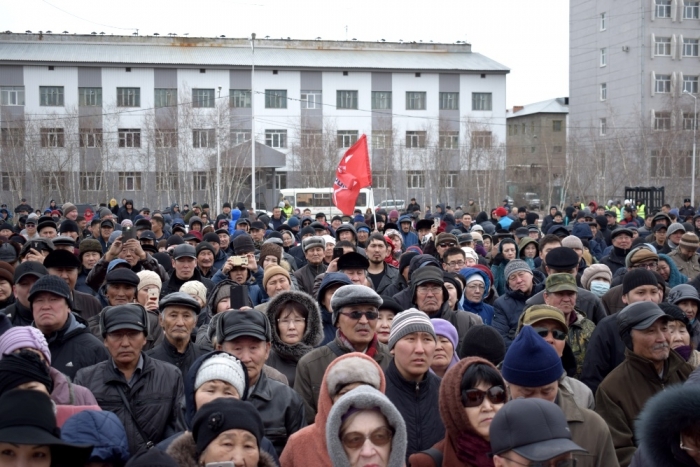 Митинг недоверия: Борисову становится сложнее разъяснять