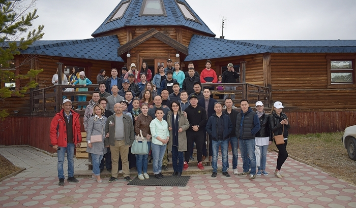 Якутские предприниматели отметили профессиональный праздник автопробегом и барбекю