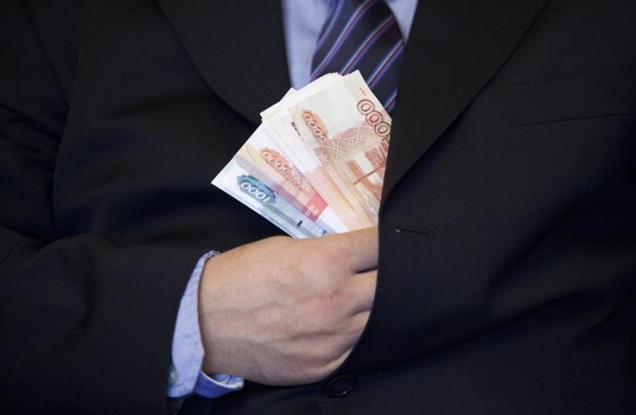 Сотрудника банка в Якутии обвинили в краже 9 млн рублей на работе