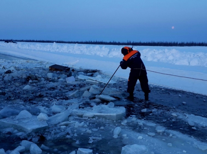 В Якутии водитель самосвала погиб, провалившись под лед