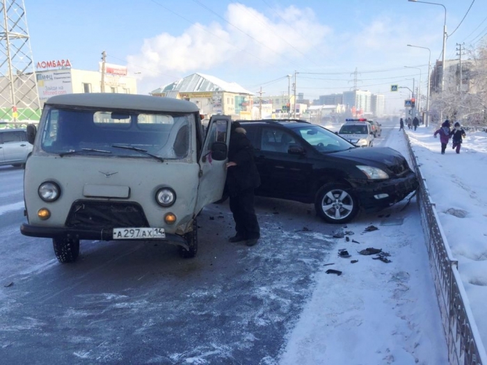 В Якутске на улице Кальвица произошло ДТП, пострадал ребенок