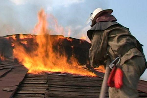 Пожарные ликвидировали возгорание в жилом доме в Мархе
