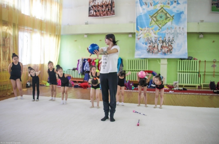 В Якутске Олимпийский призер провела мастер-класс для маленьких гимнасток