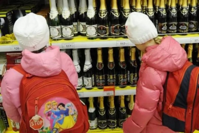 В Верхневилюйске продавали алкоголь вблизи детского учреждения