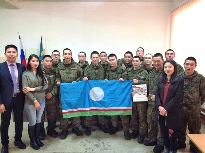 Студенты якутяне поздравили своих земляков военнослужащих