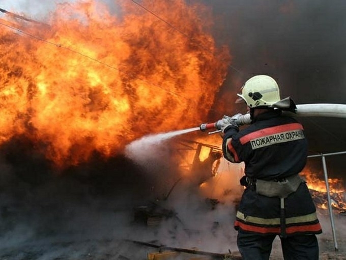 Частный гараж сгорел в районе птицефабрики Якутска