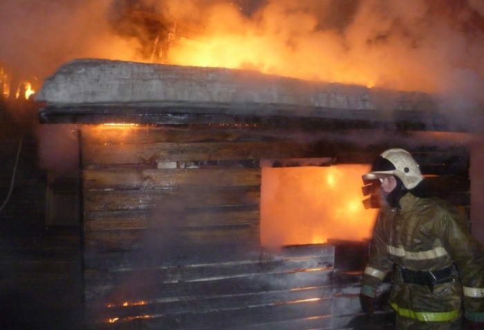 За выходные в Якутске горели частный дом и автомобиль