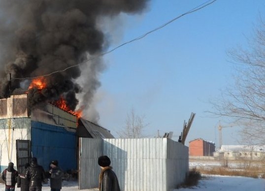 Магазин в поселке Сангар и пять частных гаражей в Нижнем Куранахе пострадали от огня