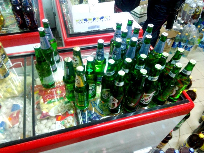 Полиция Якутска изъяла почти тысячу литра алкоголя в магазине