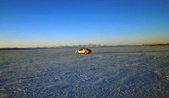 Безалаберных взрослых вместе с детьми пришлось спасать с ледовой переправы в Якутии