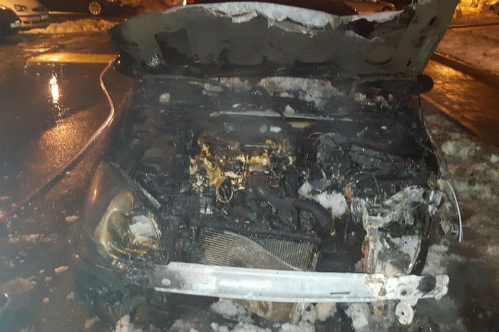Брандмейстеры ликвидировали возгорание автомобиля в Якутске