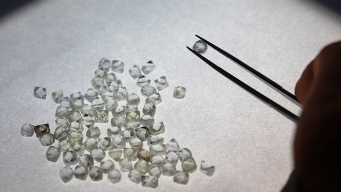 "Алроса" ожидает роста выручки от продаж алмазов по итогам года на 15%