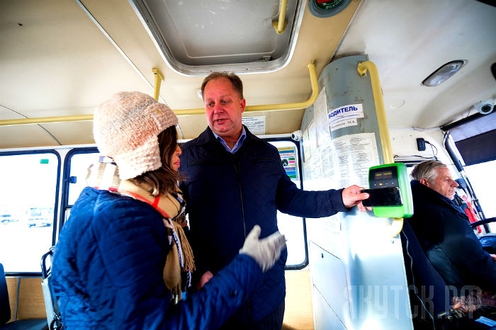 В Якутске презентовано новое оборудование для оплаты проезда в автобусах
