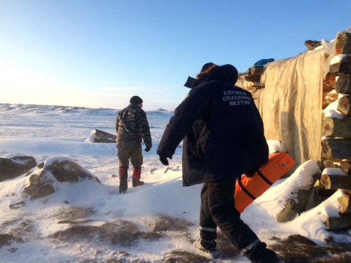 Спасатели нашли рыбаков, пропавших на острове Большой Ляховский