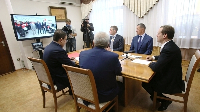 Дмитрий Медведев дистанционно запустил газовую установку в Якутии