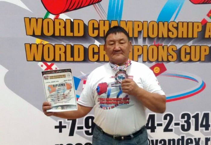 Якутянин стал новым чемпионом мира по пауэрлифтингу среди ветеранов спорта