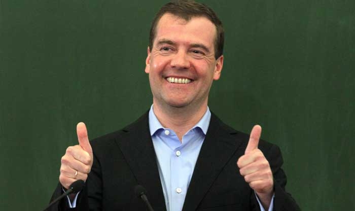 По совету Медведева: директор образовательного цента нашла способ «как-то заработать»