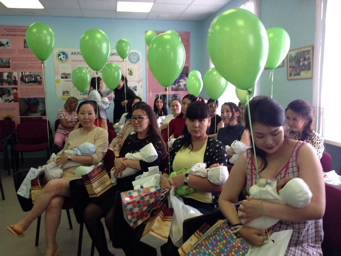 В Якутске прошла торжественная выписка 20 новорожденных