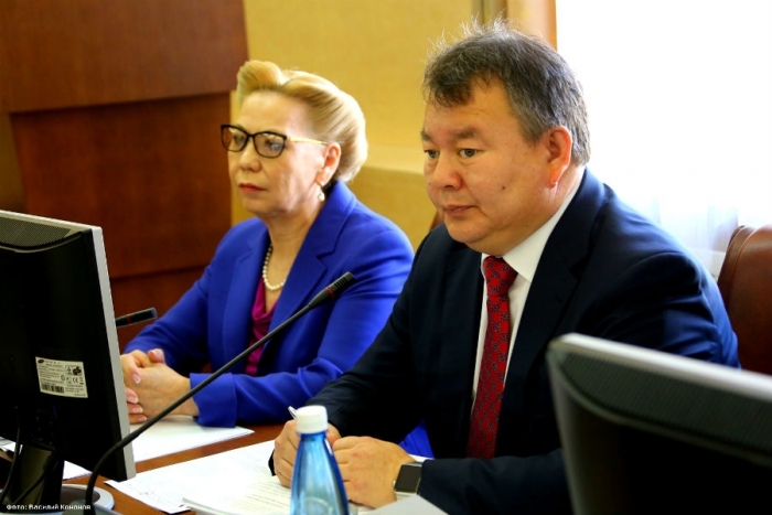 В парламенте Якутии рассмотрели кандидатуру Алексея Стручкова на «двойную» должность