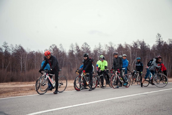 Веллеры Якутска открыли сезон велогонок на шоссейных велосипедах