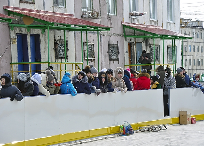 Первая в Арктике хоккейная площадка – подарок энергетиков жителям Депутатского